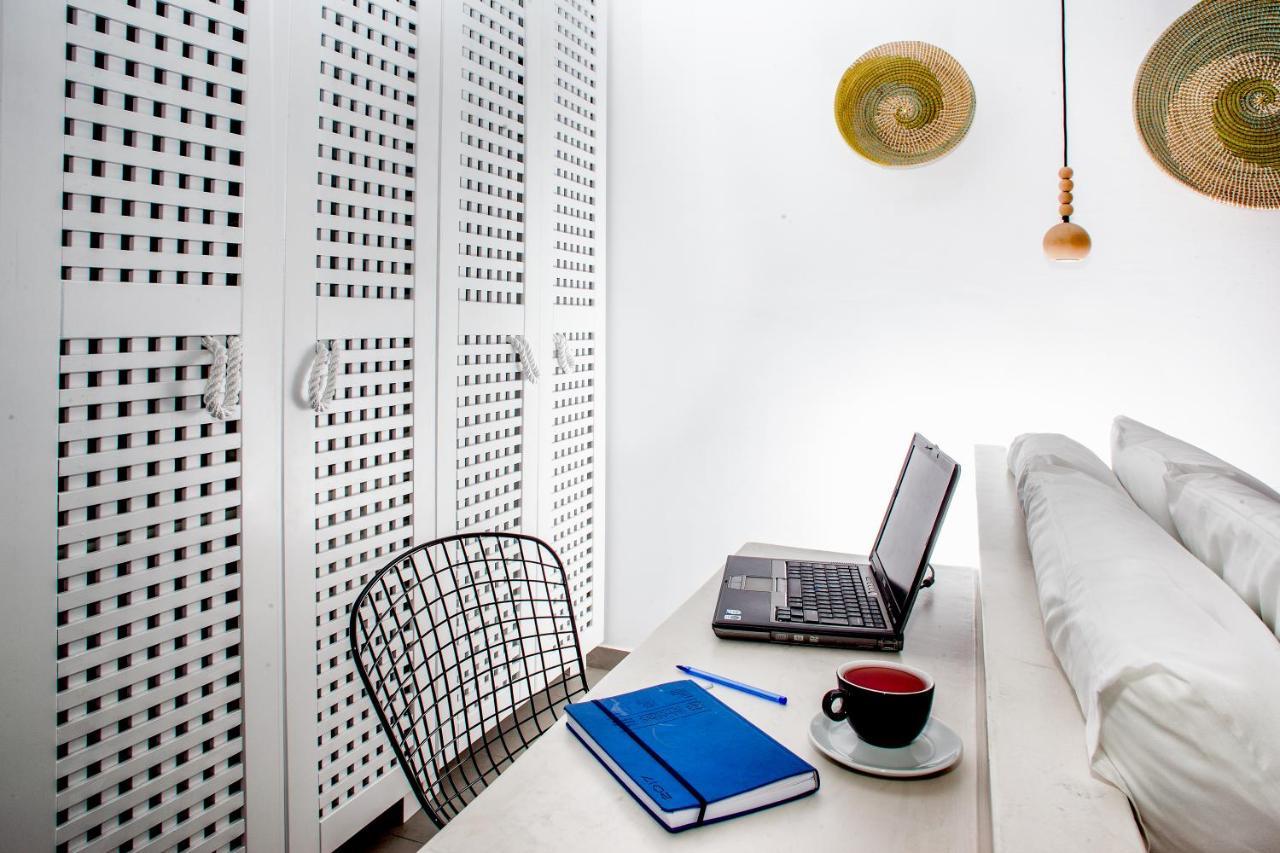 Amity Suites - Adults Only Fira  Eksteriør billede